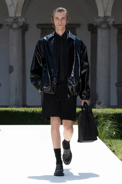 Look 19